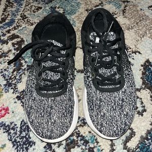 Nike running shoes 🖤
